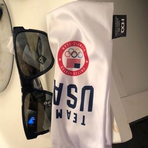 Unisex Oakley sunglasses